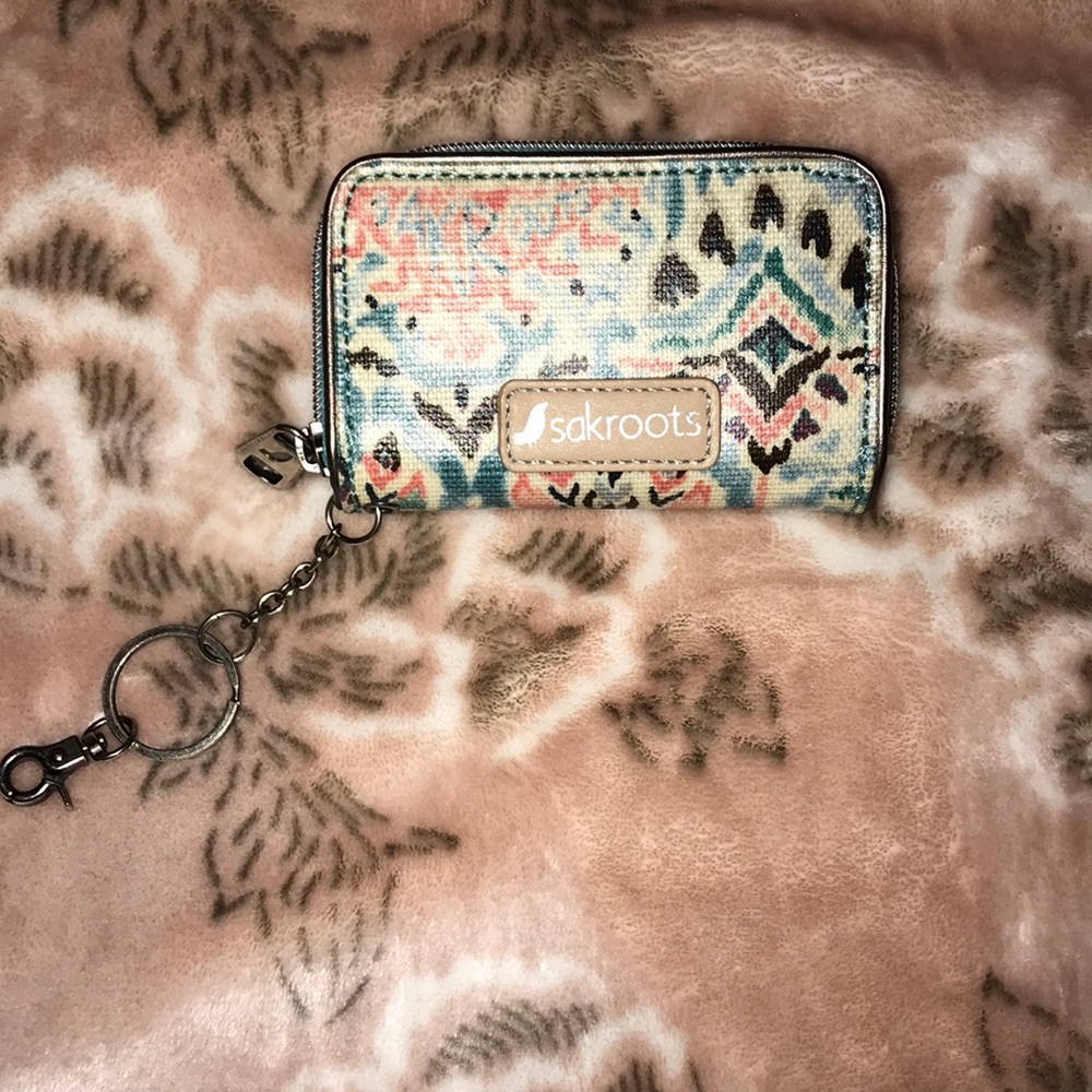 New wallet. Only used it a few times.